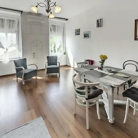 Apartment Bright Sunny At Keleti Station,near Citycenter